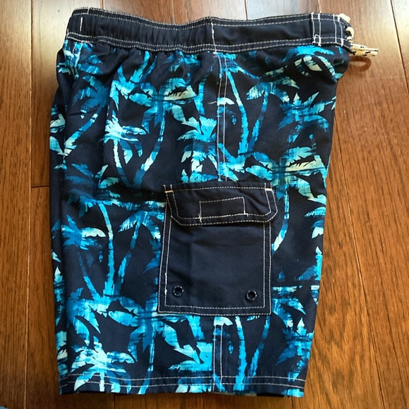 (3 for $20) kids Body Glove swim shorts/trunks small (8) - Picture 6 of 6